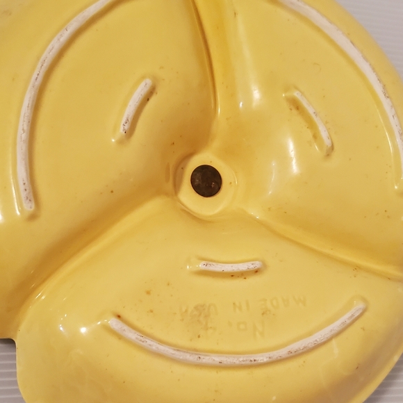 California USA Pottery Divided Dish Leaf Nut Candy Serving No. 4  Yellow VTG MCM - Picture 6 of 8